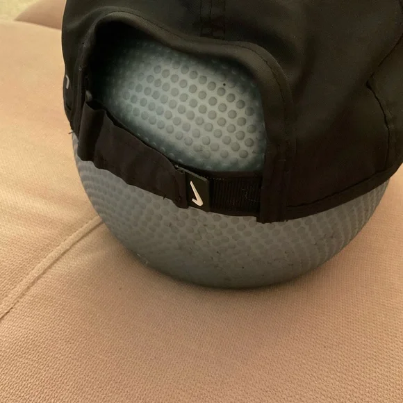 Nike black baseball hat - Picture 4 of 8
